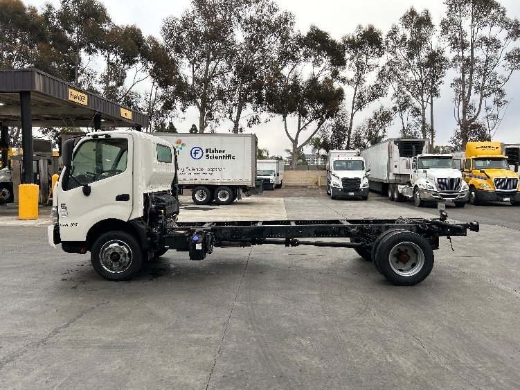 2017 Hino 195 in Torrance, CA — photo 4