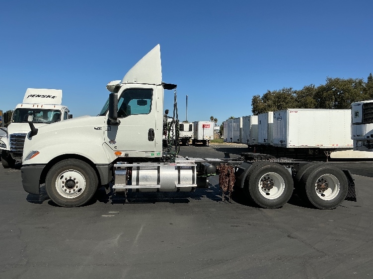 2021 International LT in West Sacramento, CA — photo 4