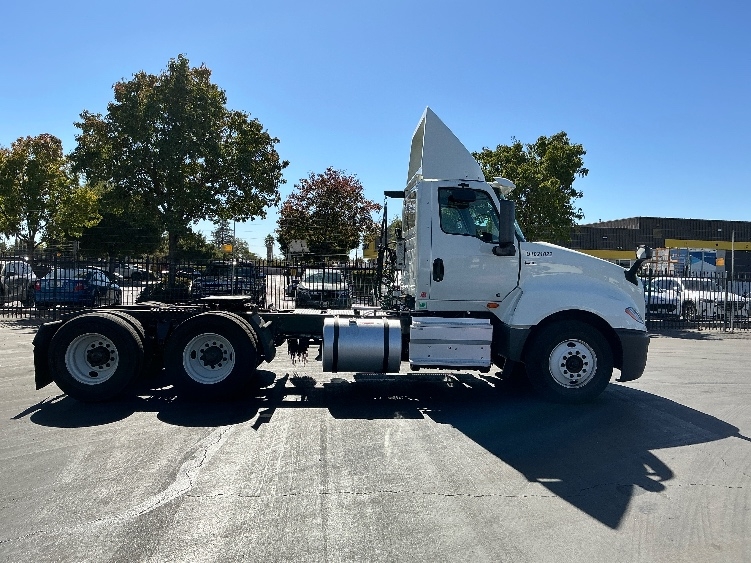 2021 International LT in West Sacramento, CA — photo 8