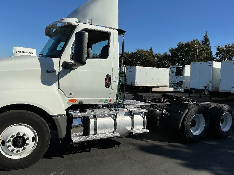 2021 International LT in West Sacramento, CA — photo 4