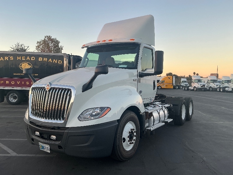 2021 International LT in West Sacramento, CA — photo 3