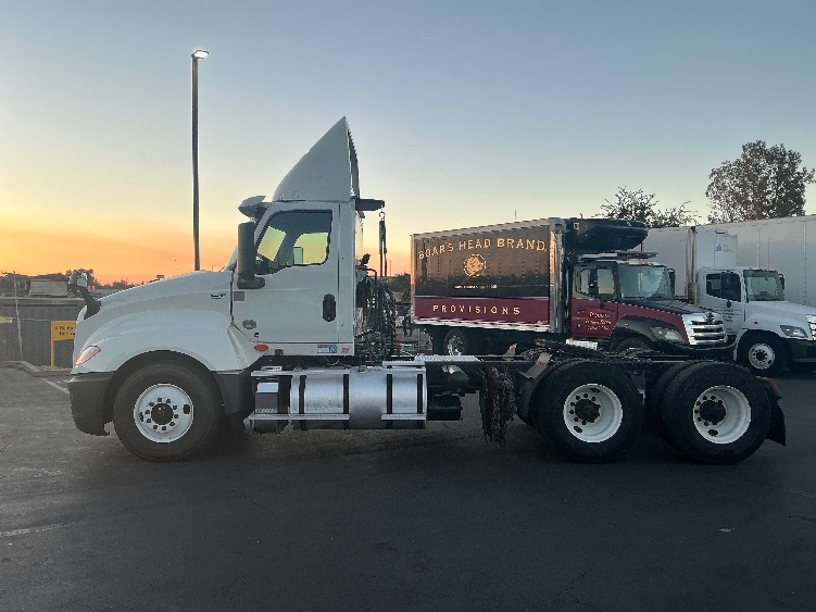 2021 International LT in West Sacramento, CA — photo 4