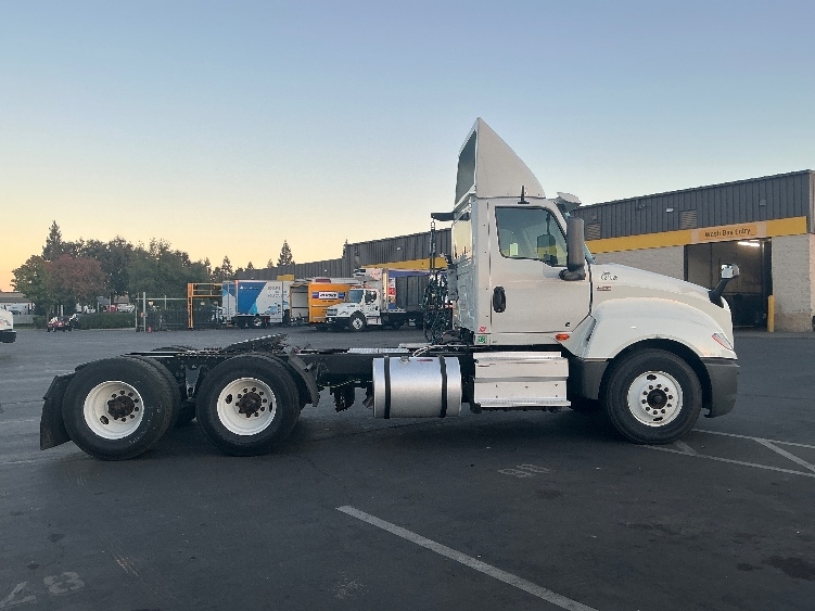 2021 International LT in West Sacramento, CA — photo 8