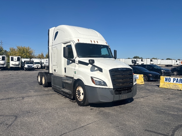 2023 Freightliner Cascadia in Middlefield, OH
