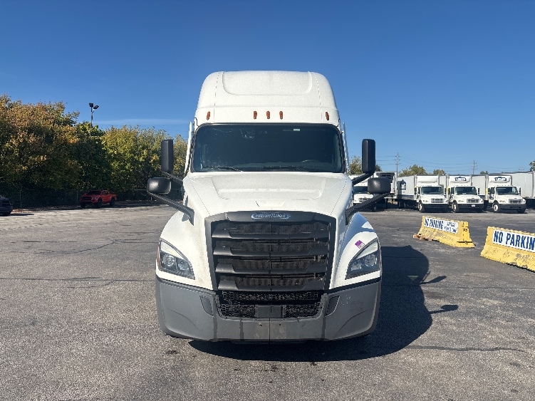 2023 Freightliner Cascadia in Middlefield, OH — photo 2