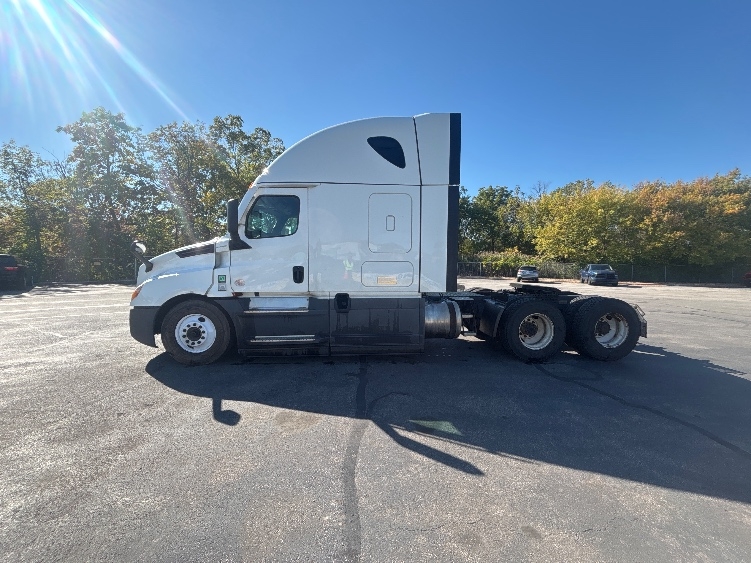 2023 Freightliner Cascadia in Middlefield, OH — photo 4