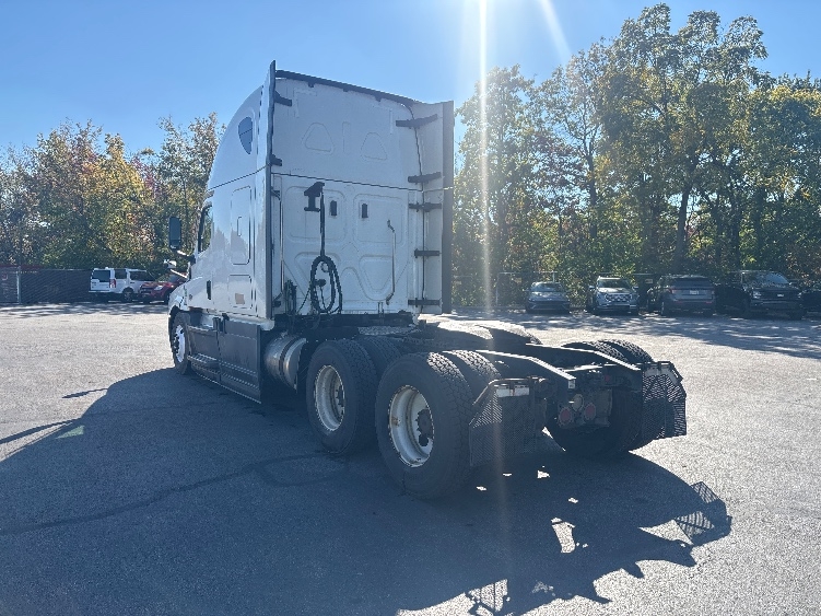 2023 Freightliner Cascadia in Middlefield, OH — photo 5