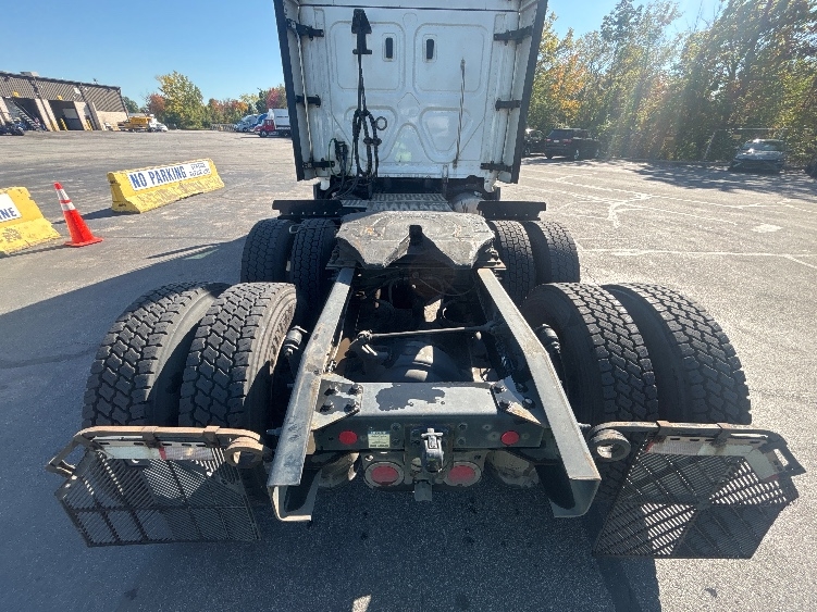 2023 Freightliner Cascadia in Middlefield, OH — photo 6