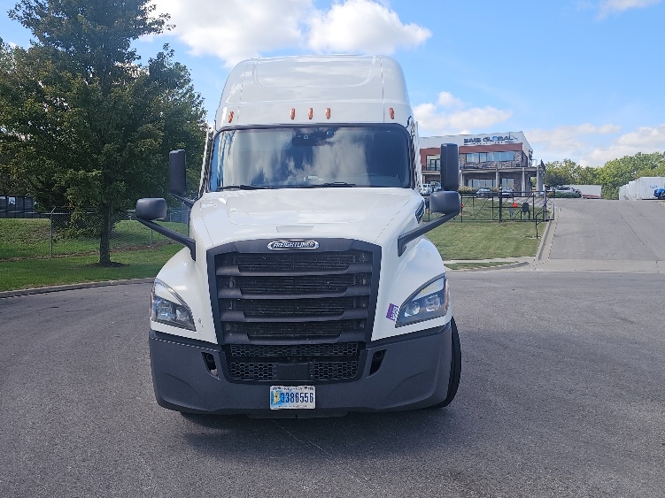 2023 Freightliner Cascadia in Kansas City, MO — photo 2