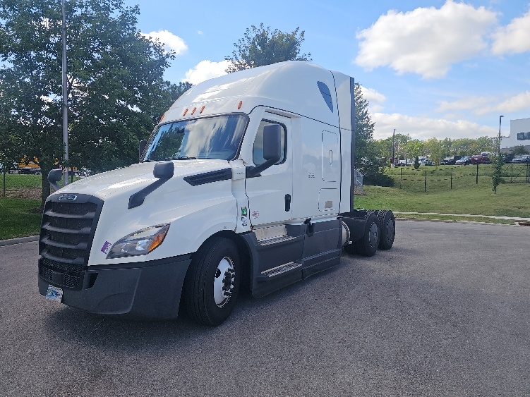 2023 Freightliner Cascadia in Kansas City, MO — photo 3
