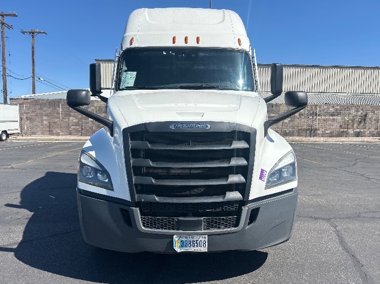 2023 Freightliner Cascadia in Las Vegas, NV — photo 2