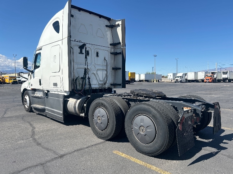 2023 Freightliner Cascadia in Las Vegas, NV — photo 5