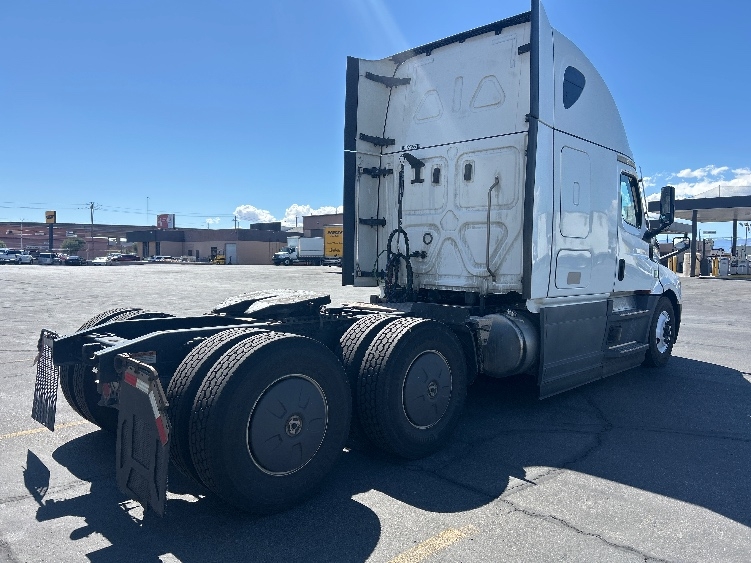 2023 Freightliner Cascadia in Las Vegas, NV — photo 7