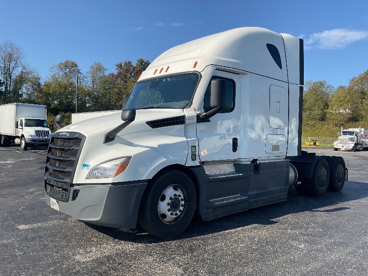 2023 Freightliner Cascadia in Akron, OH — photo 3