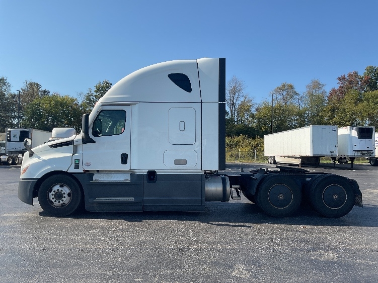 2023 Freightliner Cascadia in Akron, OH — photo 4