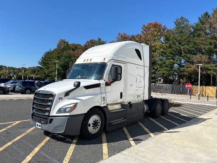 2023 Freightliner Cascadia in North Bergen, NJ — photo 3