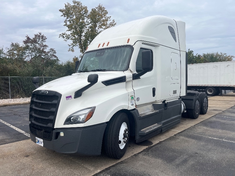 2023 Freightliner Cascadia in Parsippany, NJ — photo 3