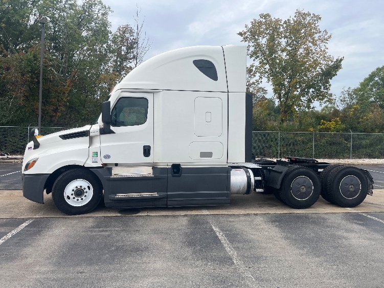 2023 Freightliner Cascadia in Parsippany, NJ — photo 4
