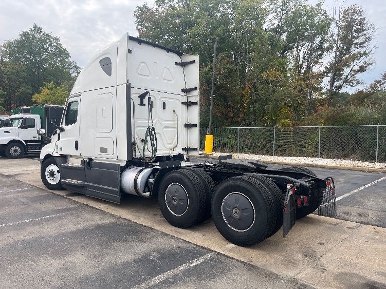 2023 Freightliner Cascadia in Parsippany, NJ — photo 5