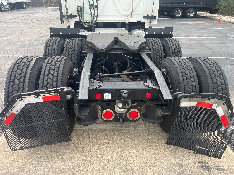 2023 Freightliner Cascadia in Parsippany, NJ — photo 6