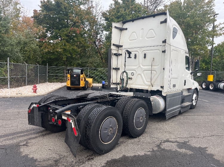 2023 Freightliner Cascadia in Parsippany, NJ — photo 7