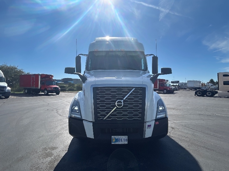 2023 Volvo VNL 760 in Columbus, OH — photo 2