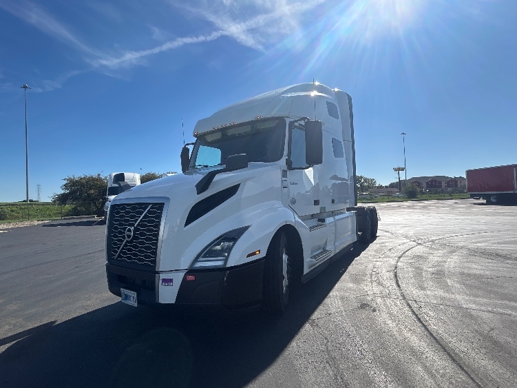 2023 Volvo VNL 760 in Columbus, OH — photo 3