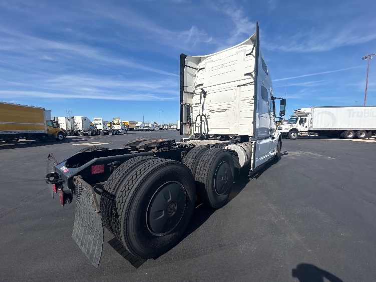 2023 Volvo VNL 760 in Columbus, OH — photo 7