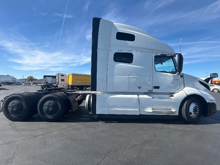 2023 Volvo VNL 760 in Columbus, OH — photo 8