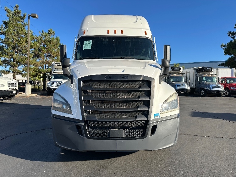2023 Freightliner Cascadia in Torrance, CA — photo 2