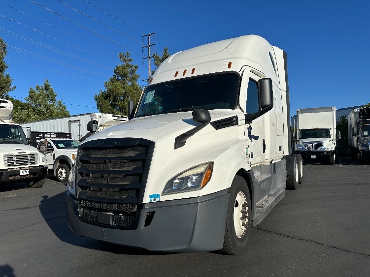 2023 Freightliner Cascadia in Torrance, CA — photo 3