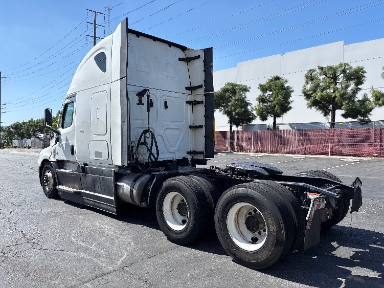 2023 Freightliner Cascadia in Torrance, CA — photo 5