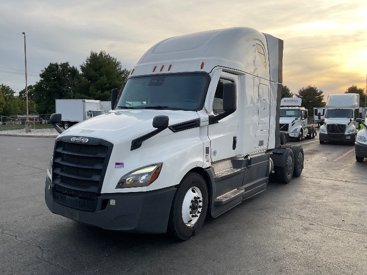 2023 Freightliner Cascadia in Bethlehem, PA — photo 3