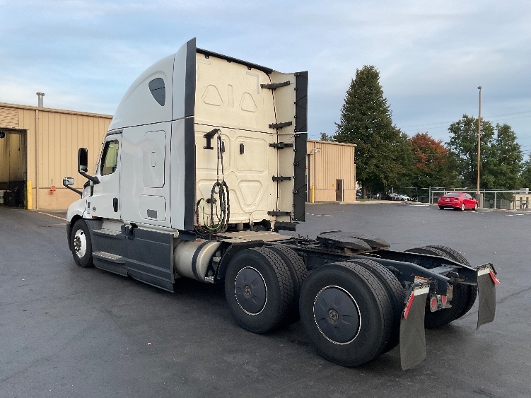 2023 Freightliner Cascadia in Bethlehem, PA — photo 5