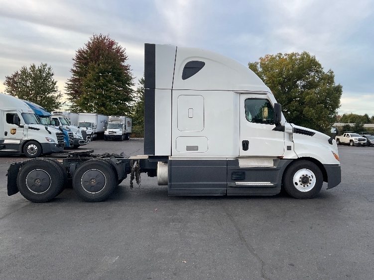 2023 Freightliner Cascadia in Bethlehem, PA — photo 8