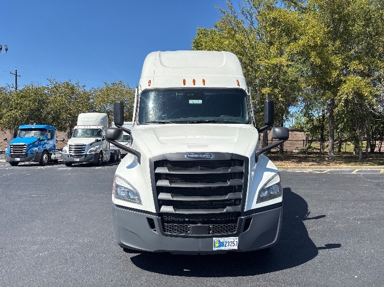 2023 Freightliner Cascadia in Forest Park, GA — photo 2