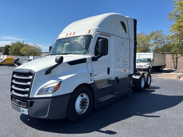 2023 Freightliner Cascadia in Forest Park, GA — photo 3