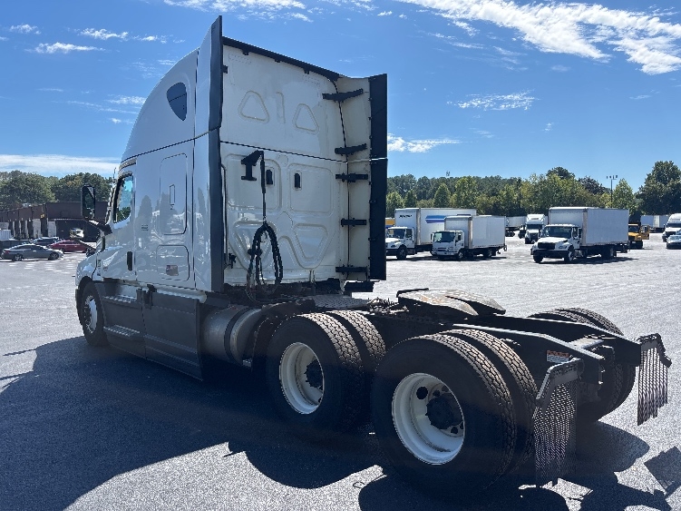 2023 Freightliner Cascadia in Forest Park, GA — photo 5