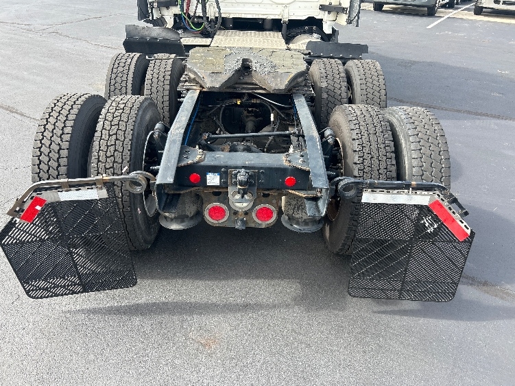 2023 Freightliner Cascadia in Indianapolis, IN — photo 6