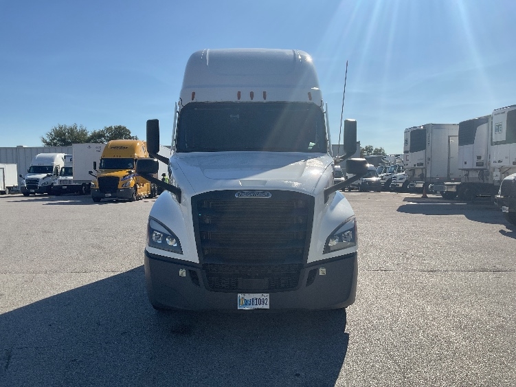 2023 Freightliner Cascadia in Phoenix, AZ — photo 2