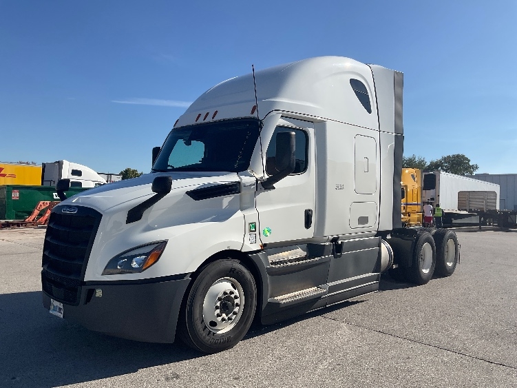 2023 Freightliner Cascadia in Phoenix, AZ — photo 3