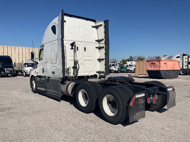 2023 Freightliner Cascadia in Phoenix, AZ — photo 5