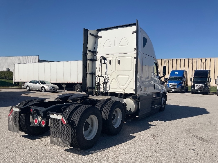 2023 Freightliner Cascadia in Phoenix, AZ — photo 7