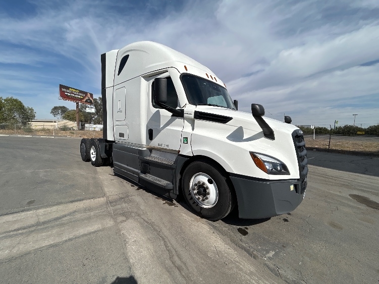 2023 Freightliner Cascadia in Fresno, CA