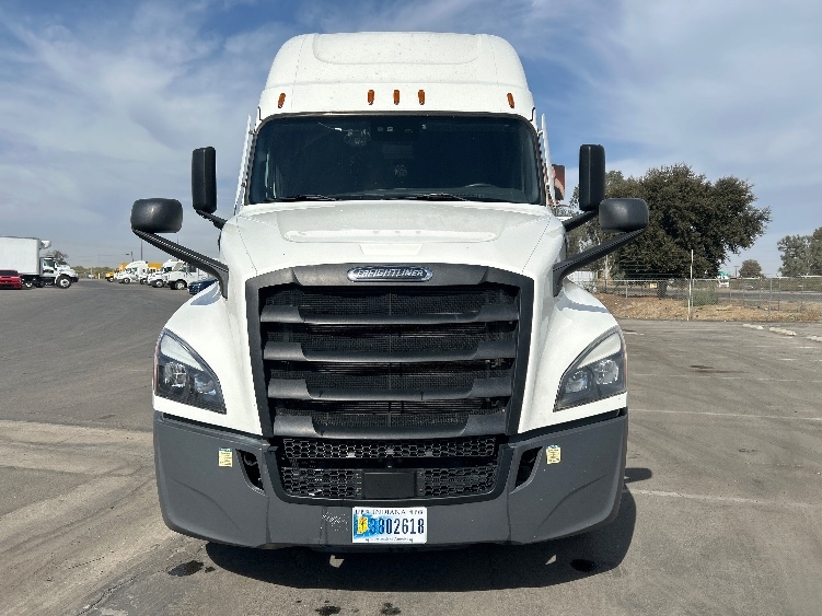 2023 Freightliner Cascadia in Fresno, CA — photo 2