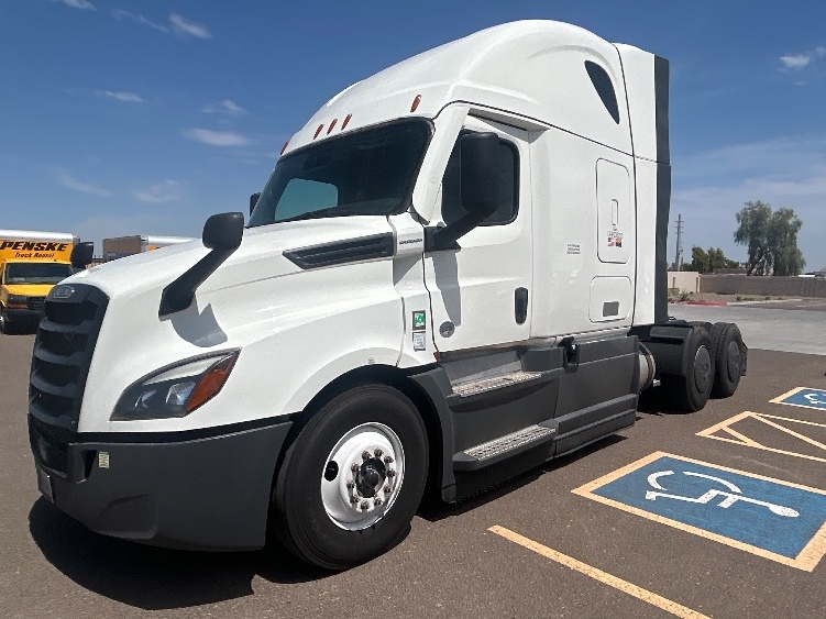 2023 Freightliner Cascadia in Phoenix, AZ — photo 3