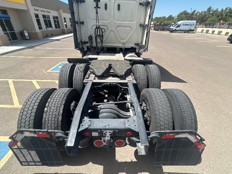 2023 Freightliner Cascadia in Phoenix, AZ — photo 6