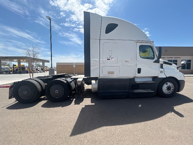 2023 Freightliner Cascadia in Phoenix, AZ — photo 8