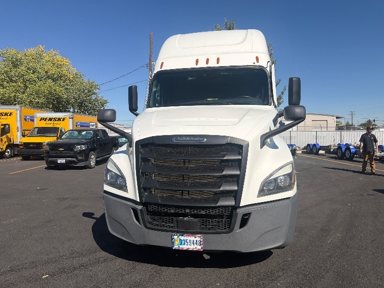 2023 Freightliner Cascadia in West Sacramento, CA — photo 2