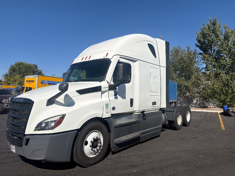 2023 Freightliner Cascadia in West Sacramento, CA — photo 3
